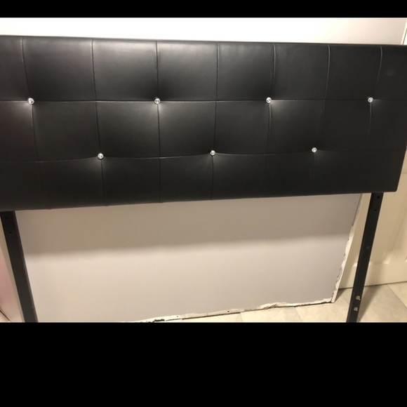 Diamond tuffed headboard - Picture 2 of 4